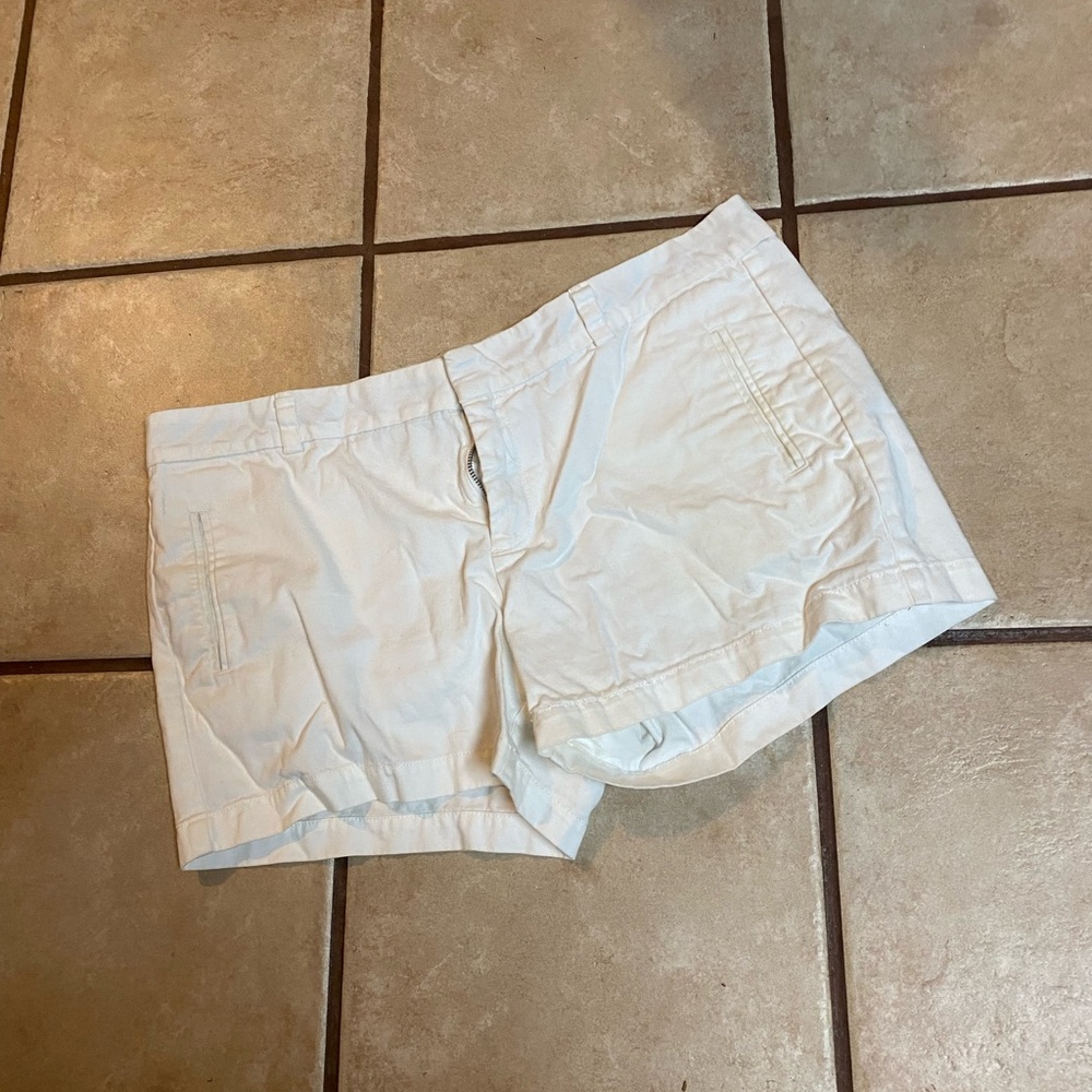 (A244)Woman’s White Shorts Size 12 by JCPenney Preowned